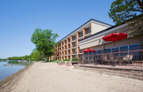 Holiday Inn Detroit Lakes, an IHG Hotel